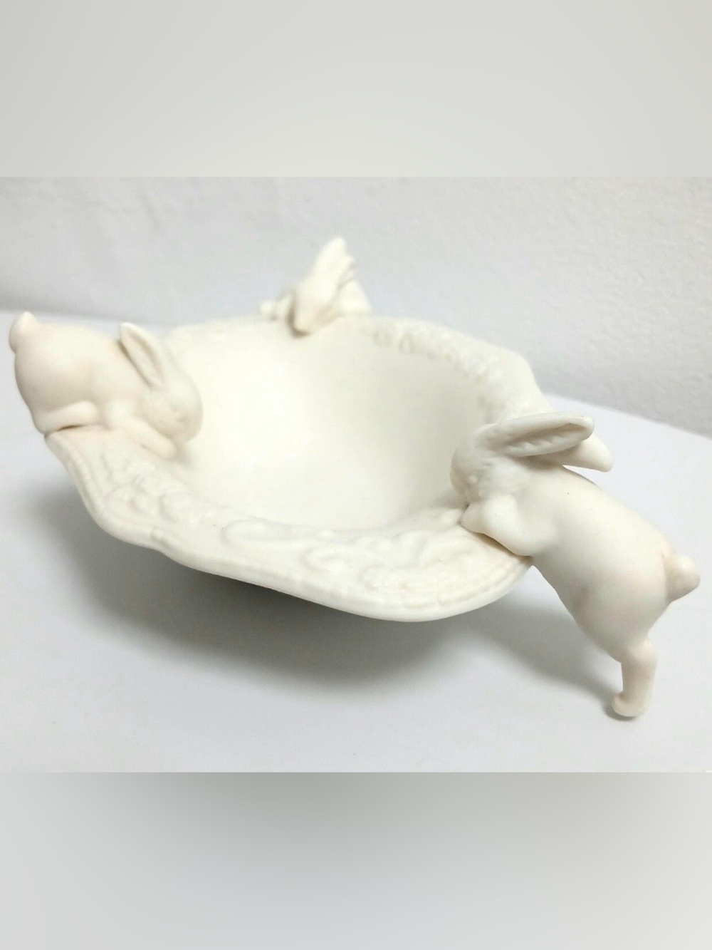 Vintage White Bisque Ceramic Three-Bunny Trinket Dish – Perfect Condition